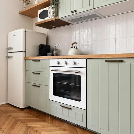 Cozy In Old Town Apartment